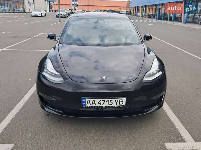 Седан Tesla Model 3 2018 в Львове