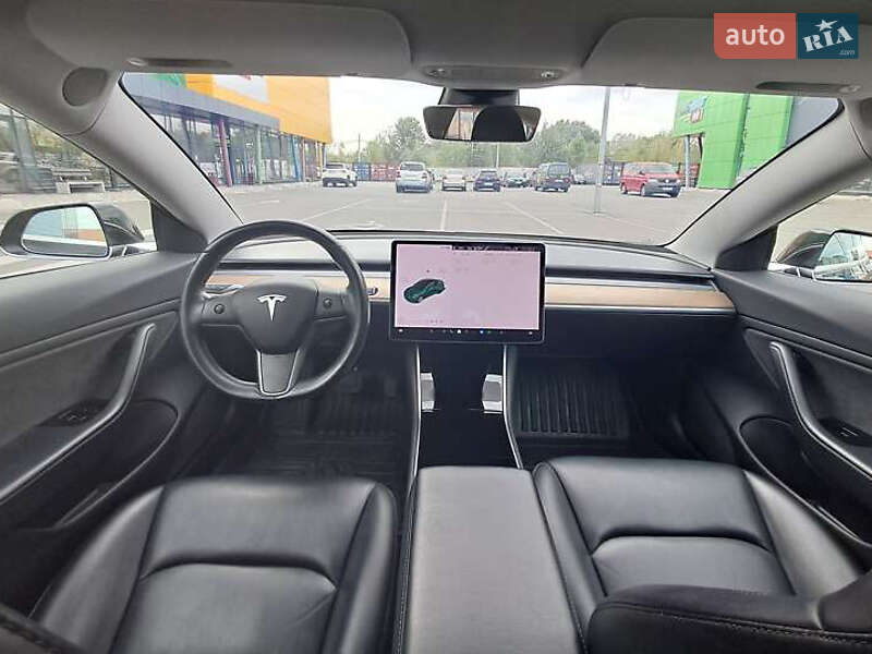 Седан Tesla Model 3 2018 в Львове