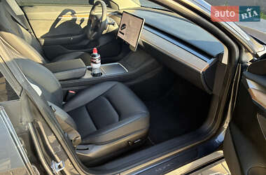 Седан Tesla Model 3 2022 в 
