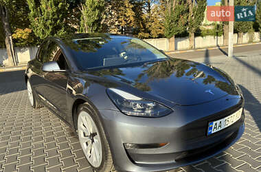 Седан Tesla Model 3 2022 в 