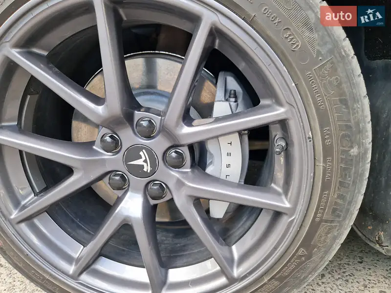 Седан Tesla Model 3 2021 в 