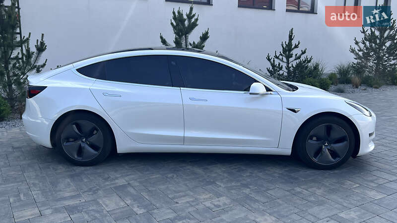 Седан Tesla Model 3 2020 в Луцке
