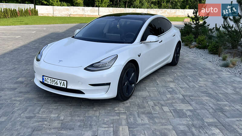 Седан Tesla Model 3 2020 в Луцке