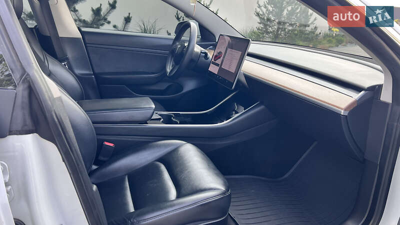 Седан Tesla Model 3 2020 в Луцке