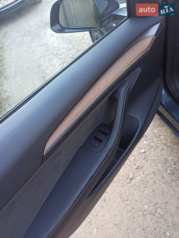 Седан Tesla Model 3 2023 в Самборе