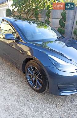 Седан Tesla Model 3 2023 в 