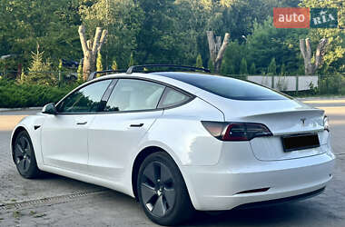 Седан Tesla Model 3 2022 в 