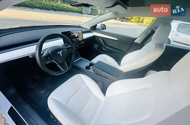 Седан Tesla Model 3 2022 в 