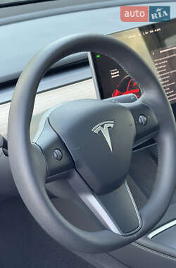 Седан Tesla Model 3 2023 в 