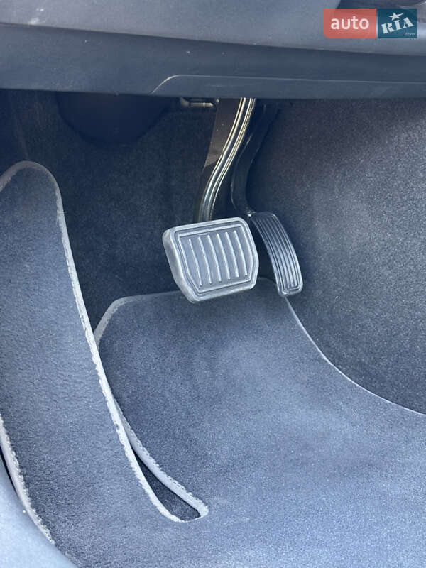 Седан Tesla Model 3 2023 в Сумах
