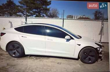 Седан Tesla Model 3 2023 в 