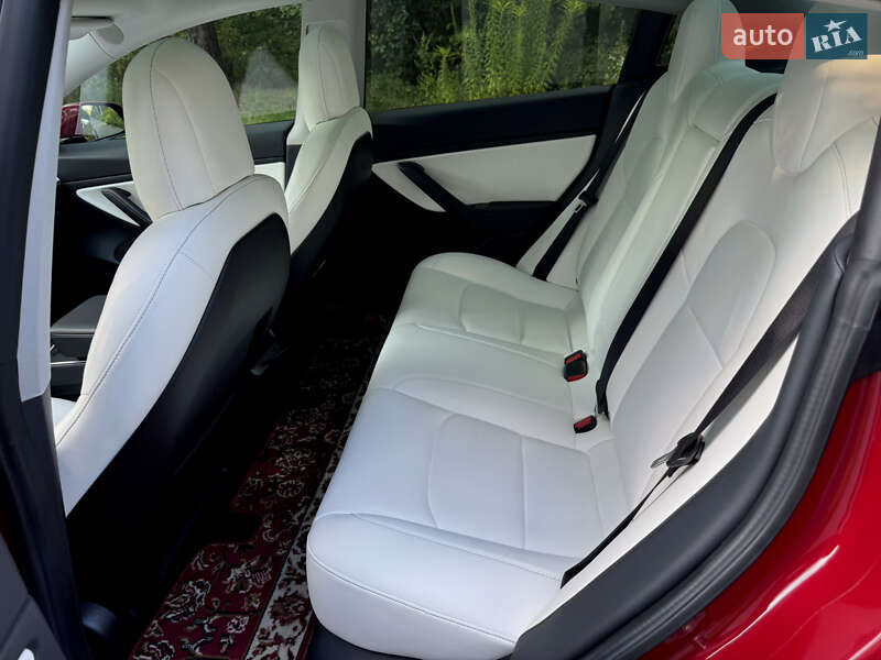 Седан Tesla Model 3 2019 в Києві