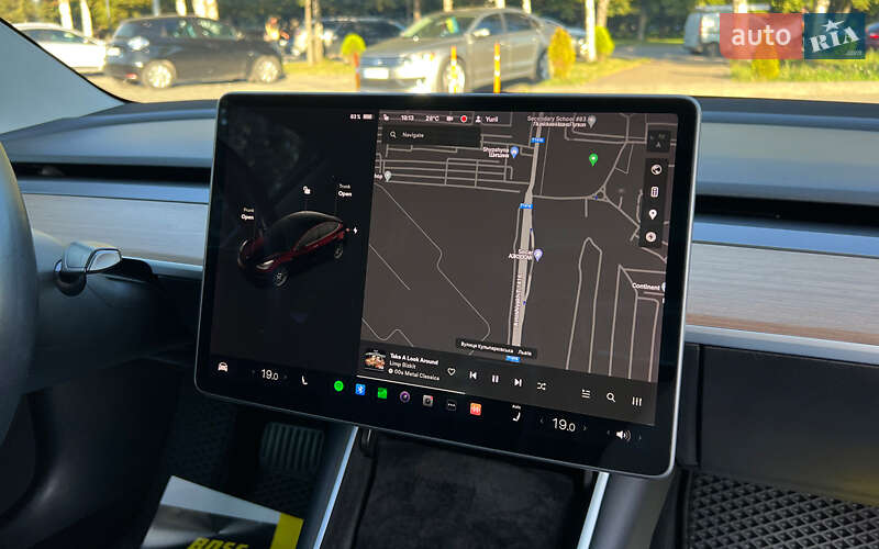 Седан Tesla Model 3 2019 в Львові