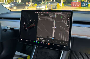 Седан Tesla Model 3 2019 в 