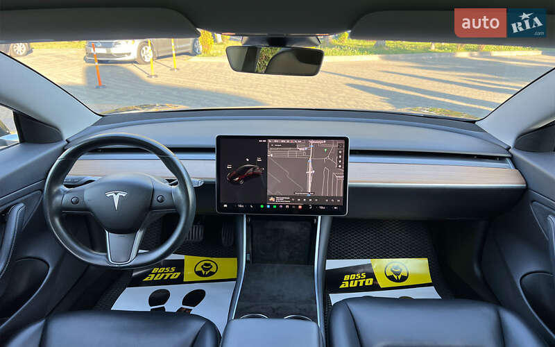 Седан Tesla Model 3 2019 в Львові