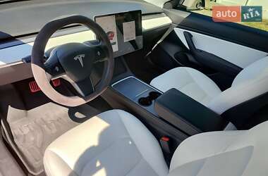 Седан Tesla Model 3 2021 в 