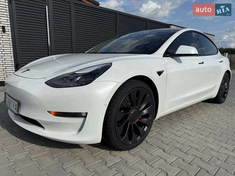 Седан Tesla Model 3 2022 в 