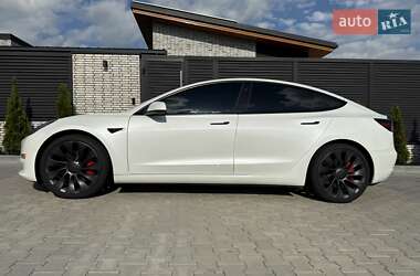 Седан Tesla Model 3 2022 в 