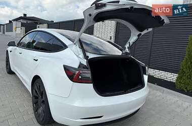 Седан Tesla Model 3 2022 в 