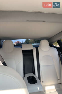 Седан Tesla Model 3 2018 в Івано-Франківську
