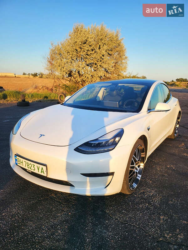 Седан Tesla Model 3 2019 в Одессе