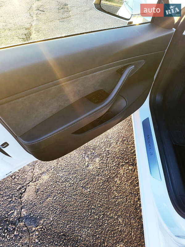Седан Tesla Model 3 2019 в Одессе