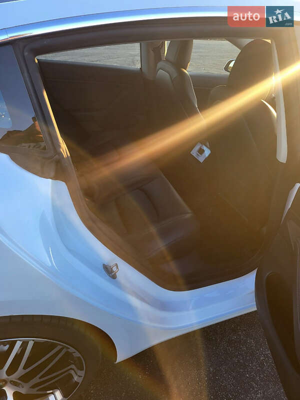 Седан Tesla Model 3 2019 в Одессе