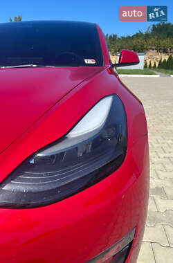 Седан Tesla Model 3 2022 в 