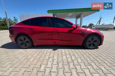 Седан Tesla Model 3 2022 в 