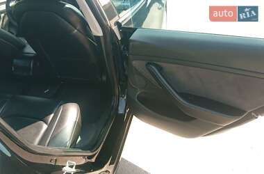 Седан Tesla Model 3 2022 в 