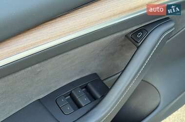 Седан Tesla Model 3 2022 в 