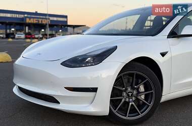 Седан Tesla Model 3 2022 в 