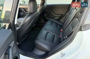 Седан Tesla Model 3 2022 в 