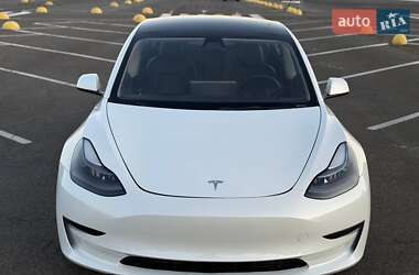 Седан Tesla Model 3 2022 в 