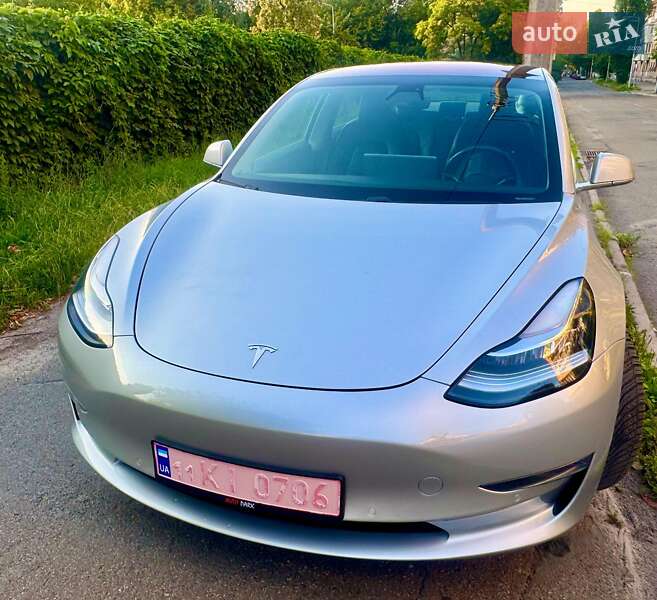 Седан Tesla Model 3 2018 в Киеве