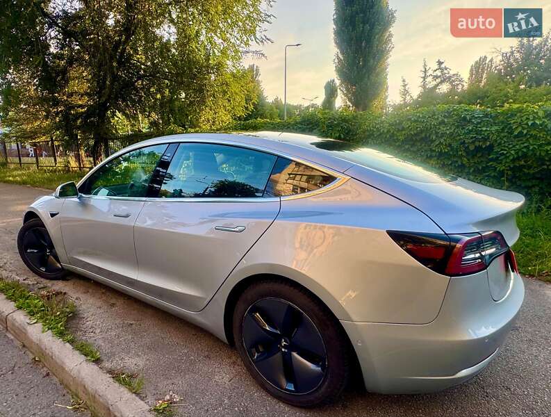 Седан Tesla Model 3 2018 в Киеве