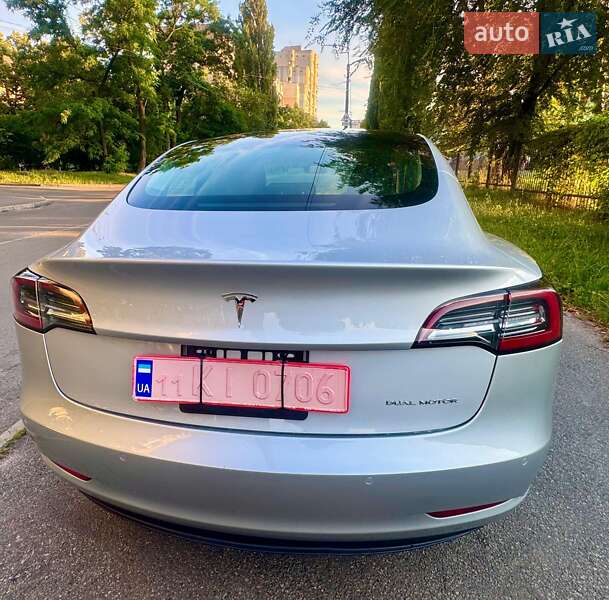 Седан Tesla Model 3 2018 в Киеве