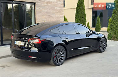 Седан Tesla Model 3 2022 в 
