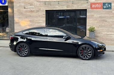 Седан Tesla Model 3 2022 в 