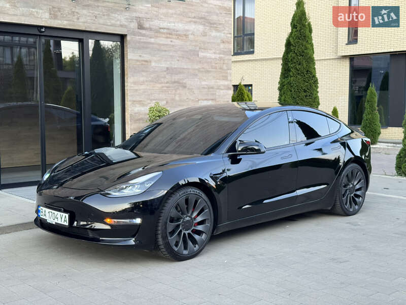 Седан Tesla Model 3 2022 в Ужгороді