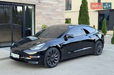 Седан Tesla Model 3 2022 в 