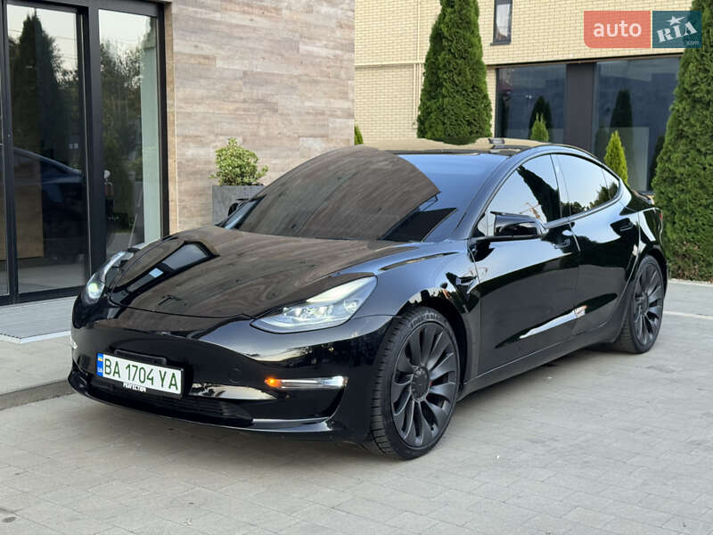 Седан Tesla Model 3 2022 в Ужгороді