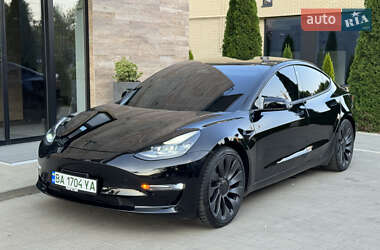 Седан Tesla Model 3 2022 в 