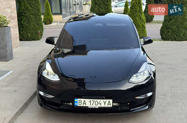 Седан Tesla Model 3 2022 в 