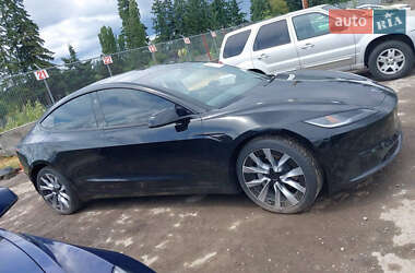 Седан Tesla Model 3 2024 в 