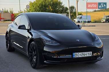 Седан Tesla Model 3 2022 в 