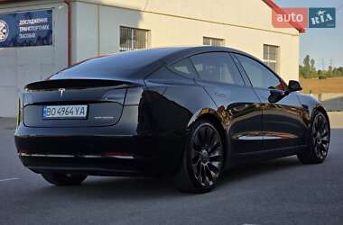 Седан Tesla Model 3 2022 в 