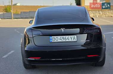 Седан Tesla Model 3 2022 в 