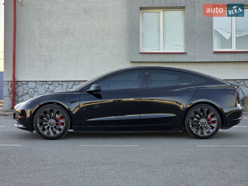 Седан Tesla Model 3 2022 в Тернополі