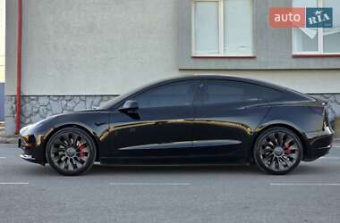 Седан Tesla Model 3 2022 в 